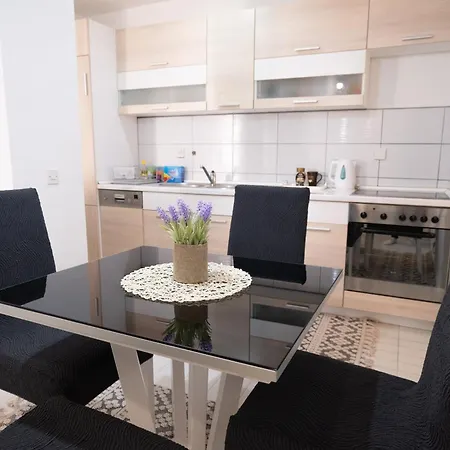 Grandeur - Free Parking